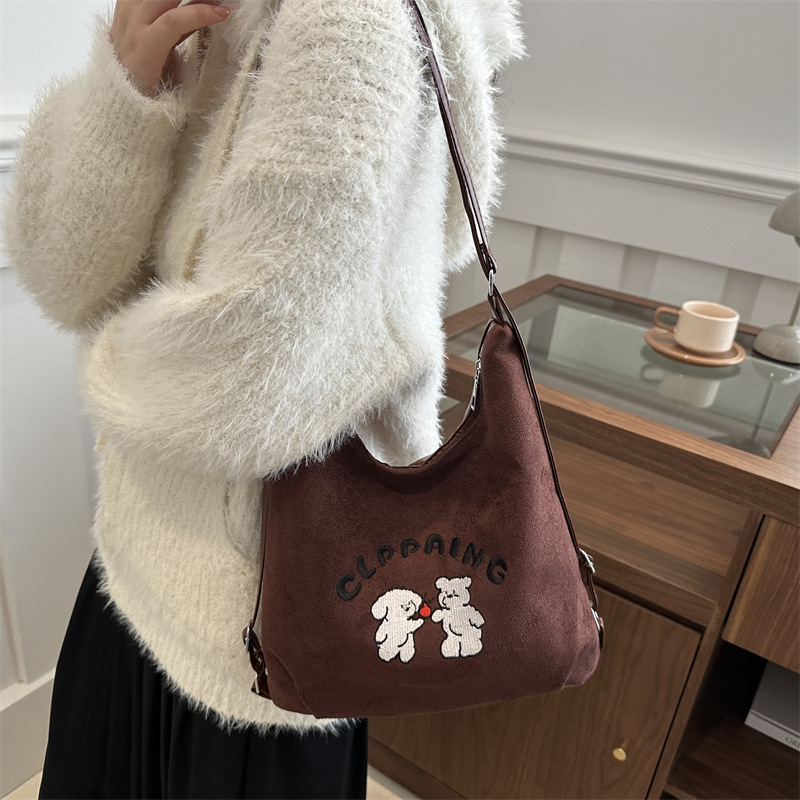 Bolsas de gran capacidad, bolsas de invierno nuevas bolsas de dibujos animados lindas bolsas de peluche, bolsas especiales de este año, bolsas casuales populares para mujeres