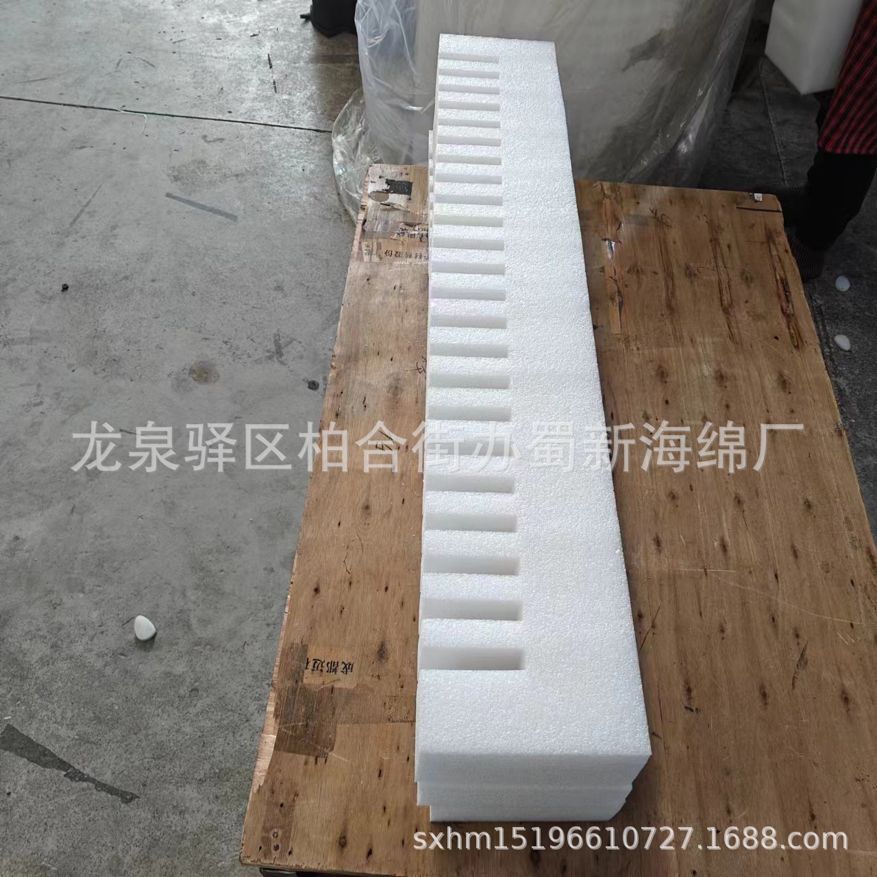 厂家供应黑色珍珠棉白色珍珠棉表绒布礼品盒内衬成型泡沫包装