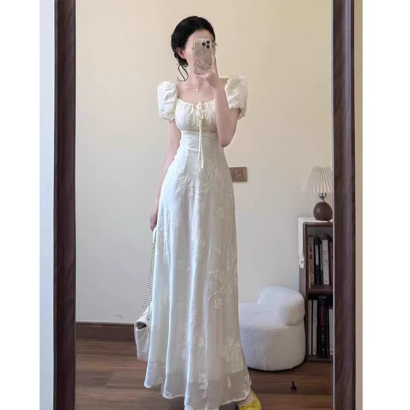 French-style pure love square-neck dress for women, summer 2026 new model, waist-cinching, elegant puff-sleeve fairy long dress