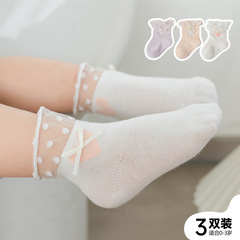 春夏の薄いタイプの乳幼児の赤ちゃんのレースの蝶結びの靴下の骨のない手の縫い目のa類の精練の綿の中の筒の靴下