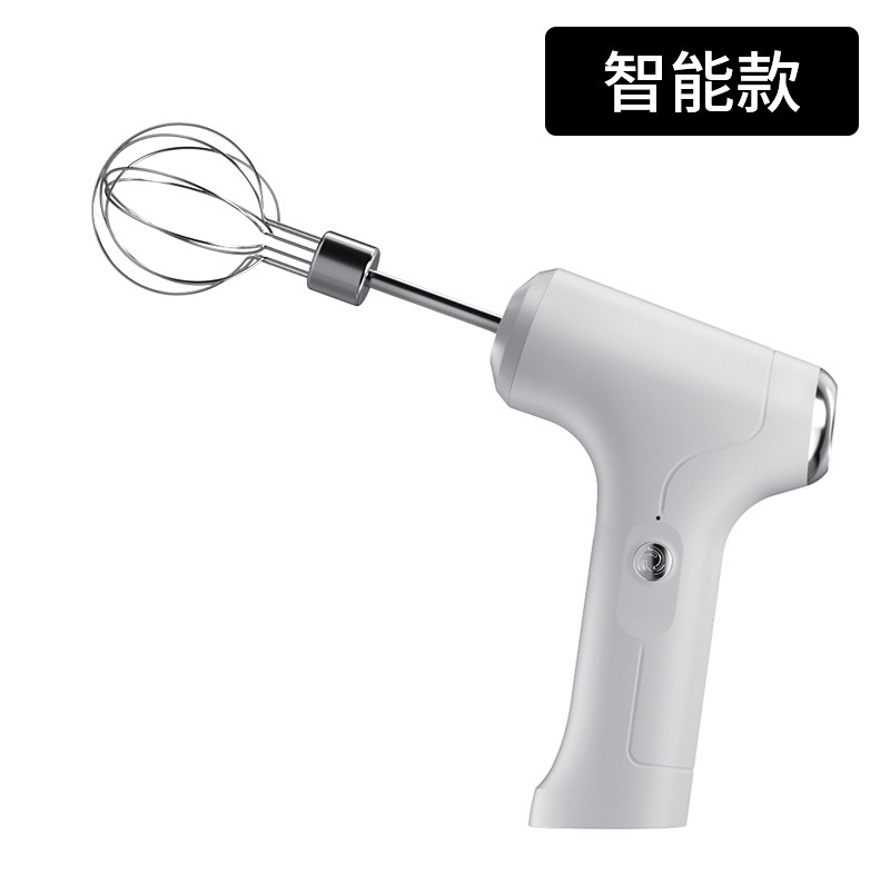 家庭用焙煎無線手持ち電動泡立て器でクリームを混ぜて台所の焙煎小道具をかき混ぜます。|undefined