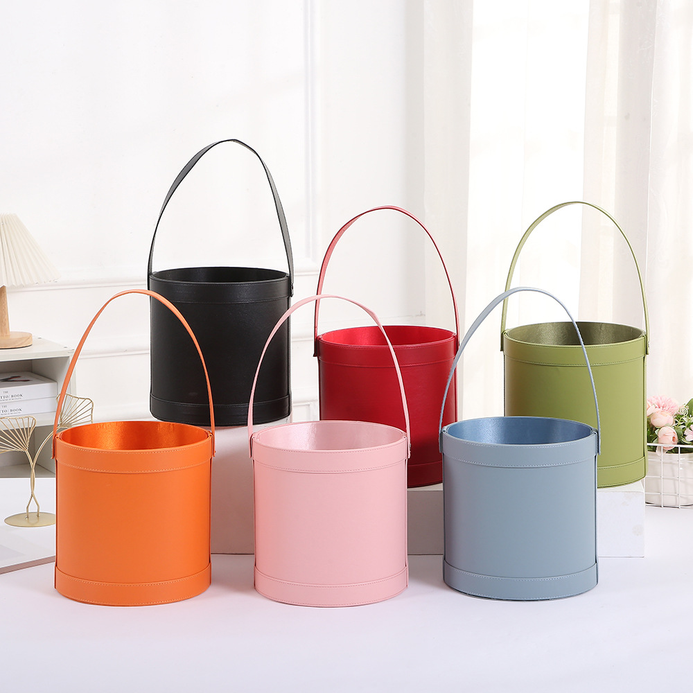 花艺鲜花手提皮质抱抱桶零食伴手礼盒圆形花桶结婚生日礼物空盒