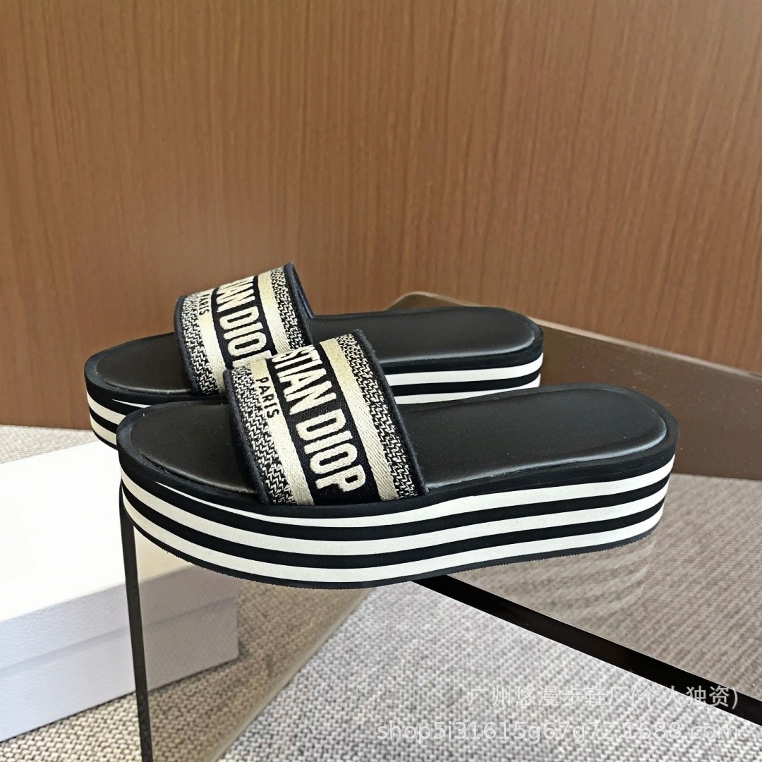 D letras zapatillas para mujeres de verano 2026 cuerdas de cáñamo casuales de fondo grueso versátil altura de playa zapatillas frías