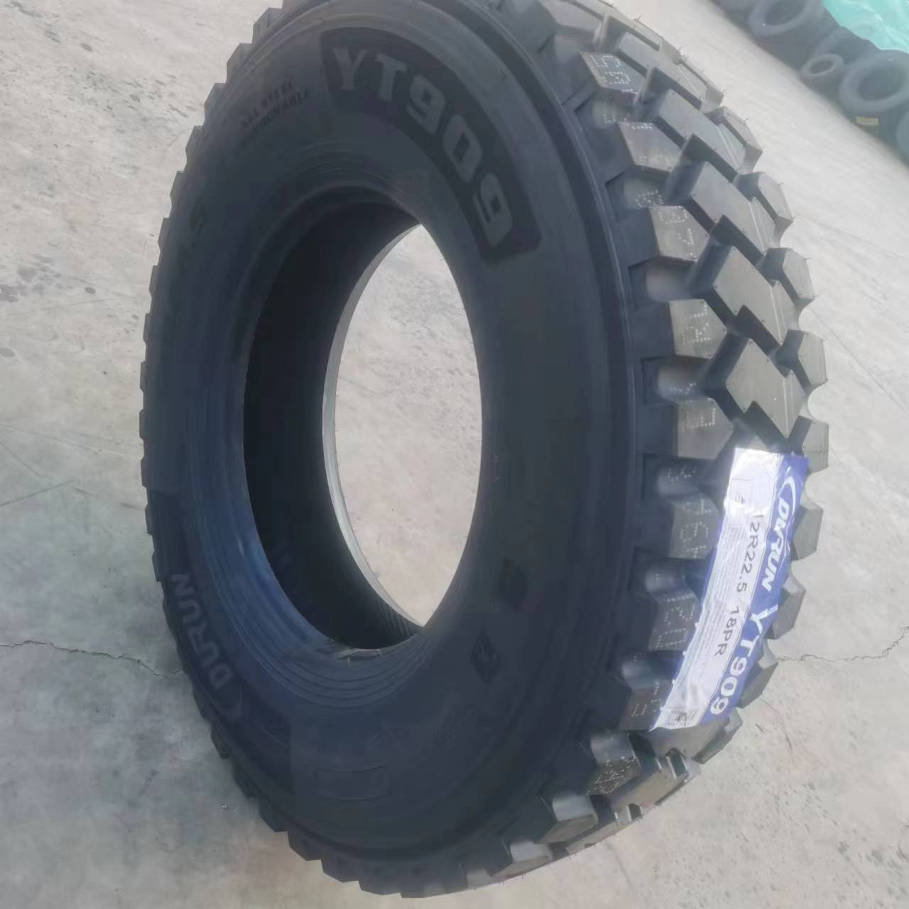 12R22.5卡车轮胎  子午线轮胎 钢丝胎 大块花纹轮胎