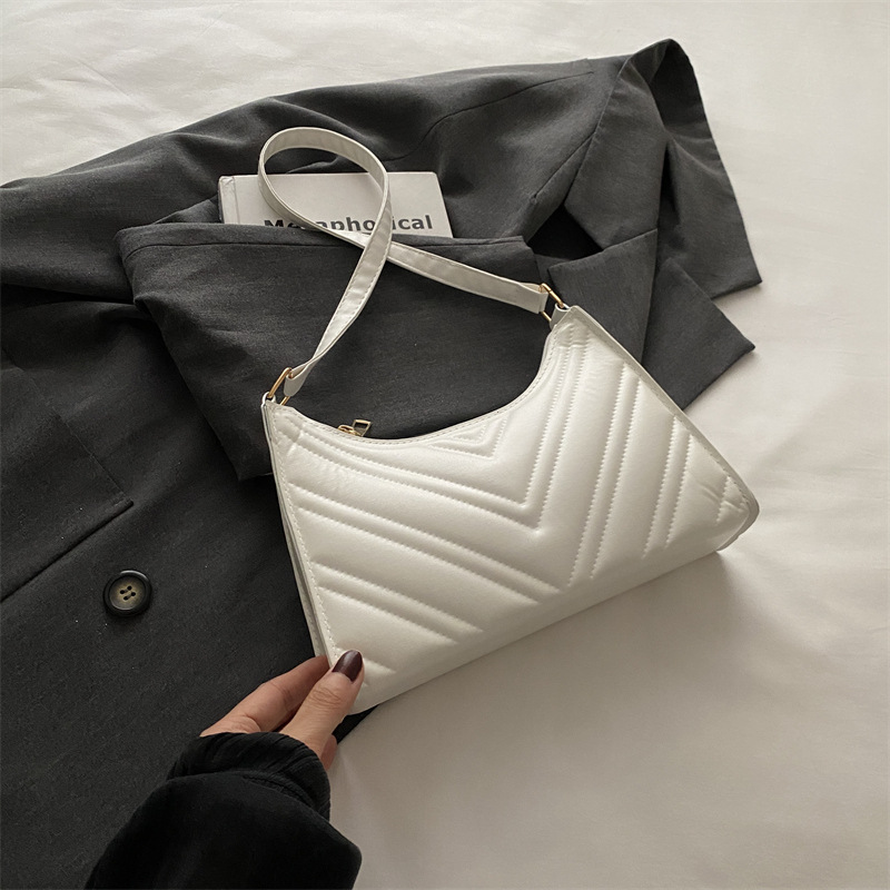 Nicho francés diseño bolso de brazaletes de diamante para mujeres 2024 verano nuevo estilo de moda de cadena universal bolso de hombro para chicas