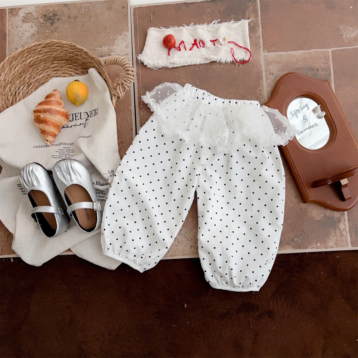 Traje de dobladillo de encaje de verano para bebés 2025 nuevo estilo para niños estilo occidental ocio para niñas traje delgado de dos piezas