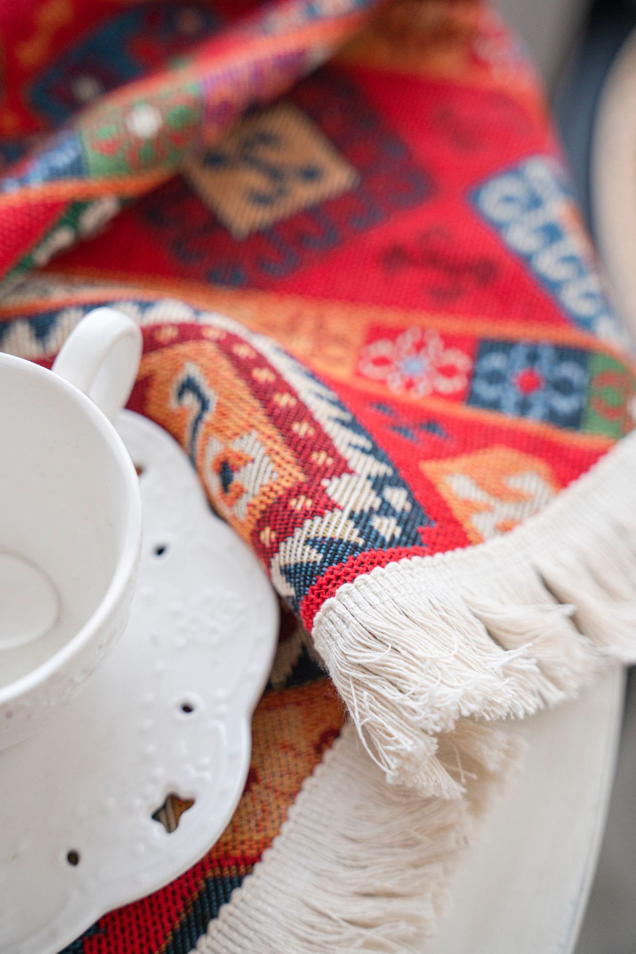 红色徽章+ 白须圆形