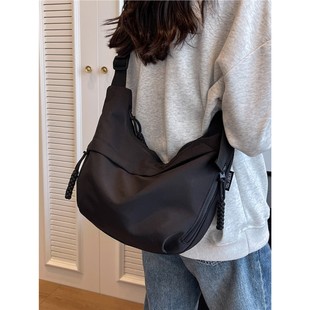 ţ�򲼰���б���Ů2025�¿�r�Іμ��������б�����nͨ����Ӱ�