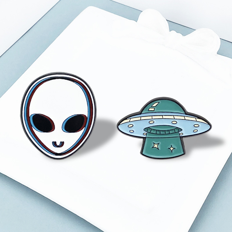 New Creative Cartoon Et and Spaceship Paint Brooch Clothing Bag Metal Accessories Special Lapel Pin Gift