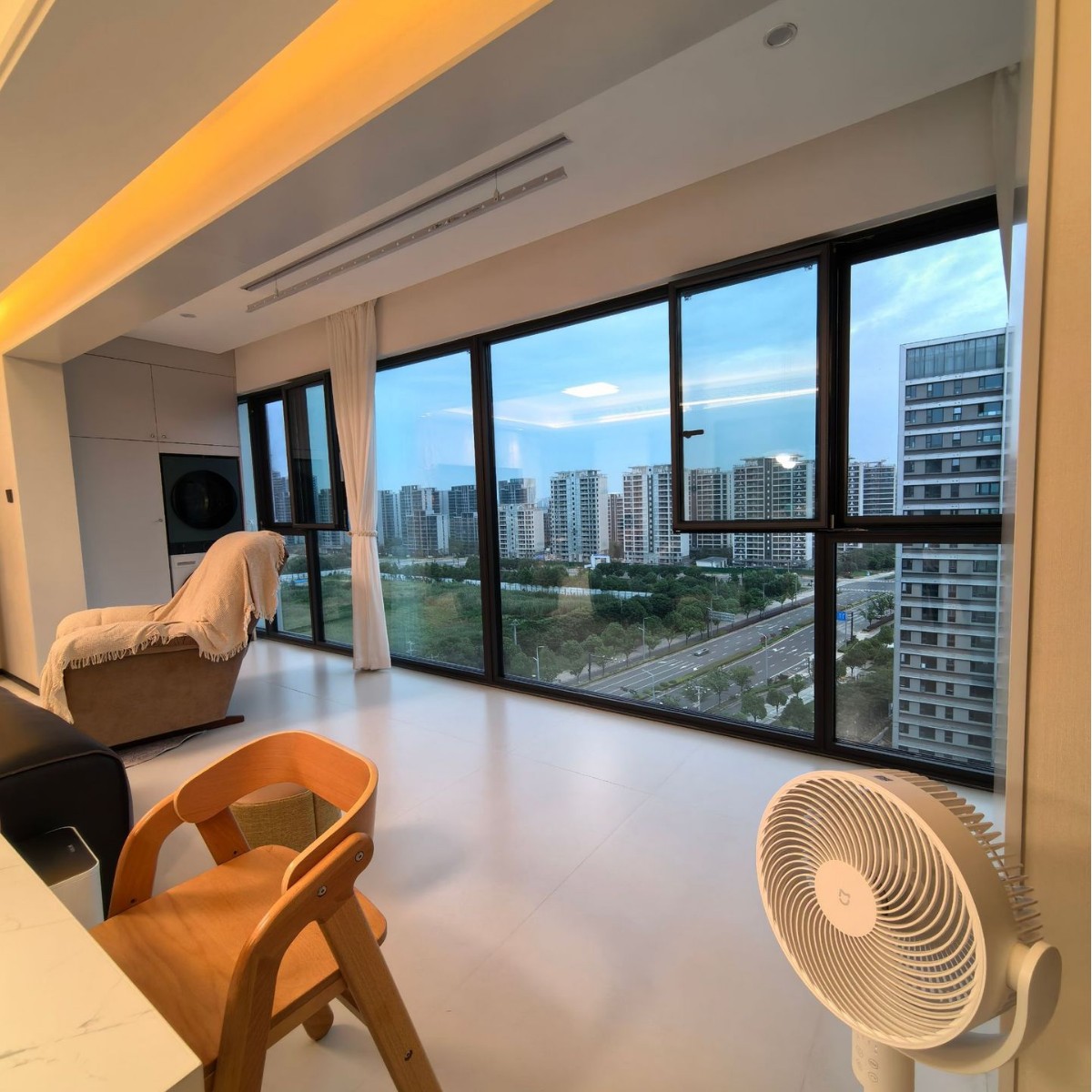Foshan Door and Window Factory Wholesale Broken Bridge Aluminum Alloy Windows Bedroom Living Room Silent Window Home Balcony Floor-To-Ceiling Window