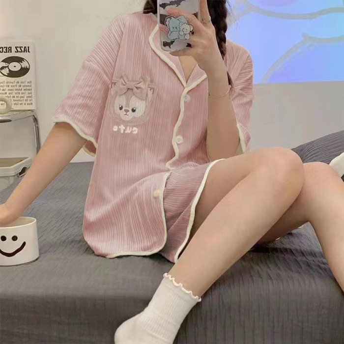 2023 nuevos pijamas de perro Yugui de dibujos animados de tres piezas de las mujeres linda chica ropa para el hogar traje al por mayor entrega