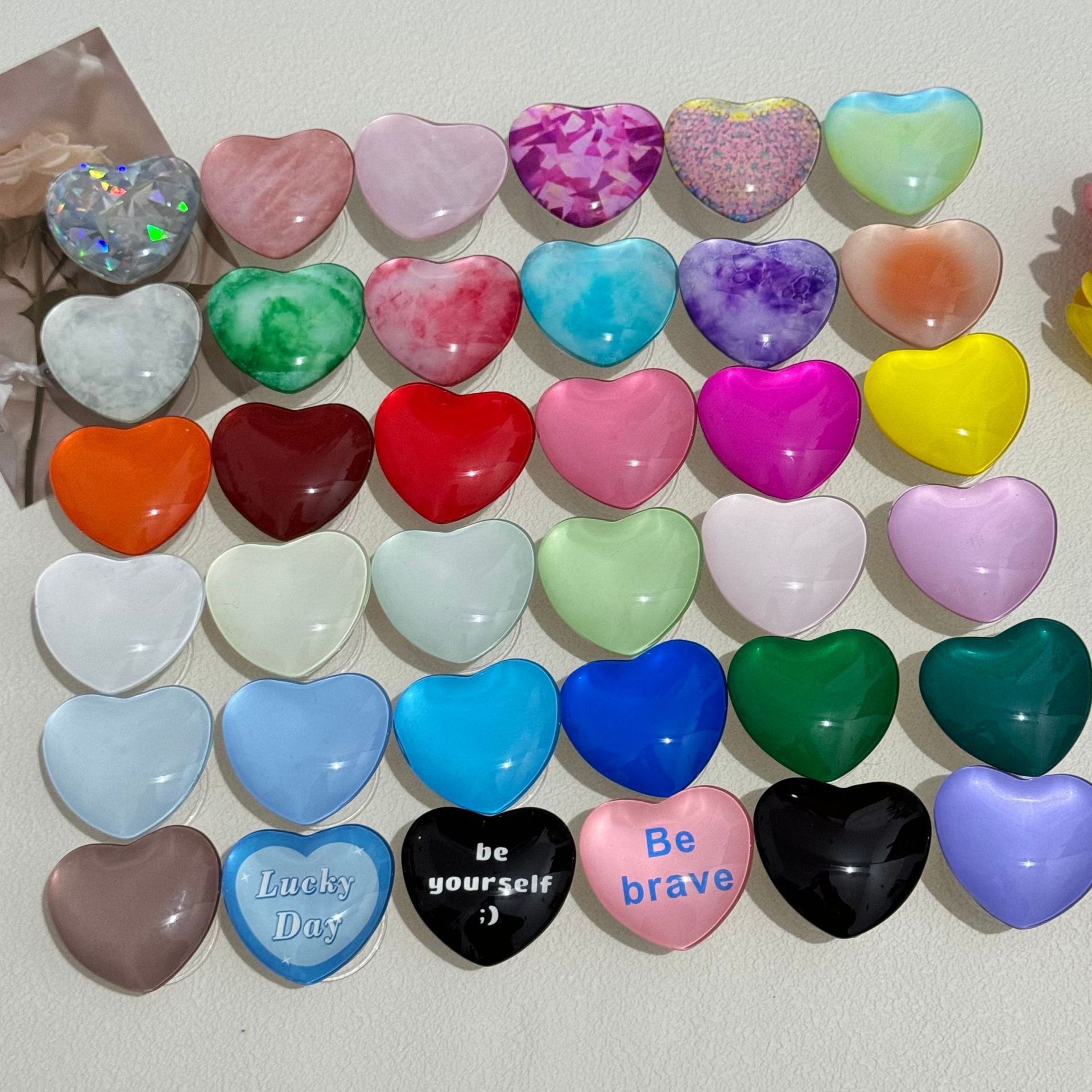 Ins Stereo Heart-Shaped Crystal Holder Creative Mobile Phone Holder Personalized Heart Cute Small Holder Adhesive Universal