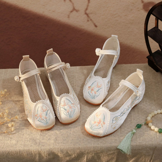 Autumn Research Old Beijing Cloth Shoes Women's Spring and Summer Hanfu Shoes Embroidered Shoes Women's Antique Soft Sole Comfortable Ancient Coat Shoes
