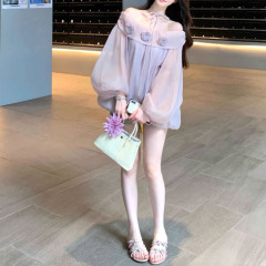 汐岸花雾 法式设计感立体花朵一字肩缎面气质露肩长袖上衣女2025