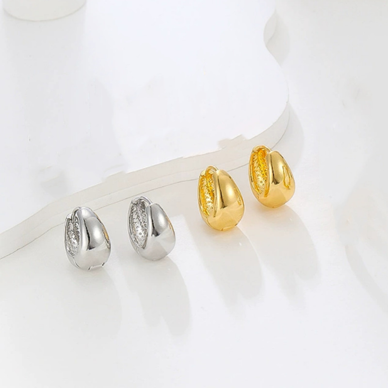Labret stud lip piercing jewelry styling detail