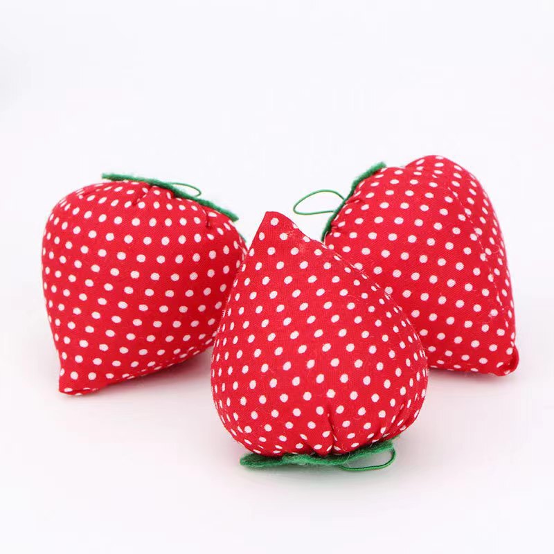 Cross stitch cute strawberry pin ball sewing pin plug suit accessories sewing box accessories pin ball factory wholesale