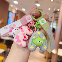 新款字母三丽鸥钥匙扣卡通动漫草莓熊挂件可爱女生包包车钥匙挂饰