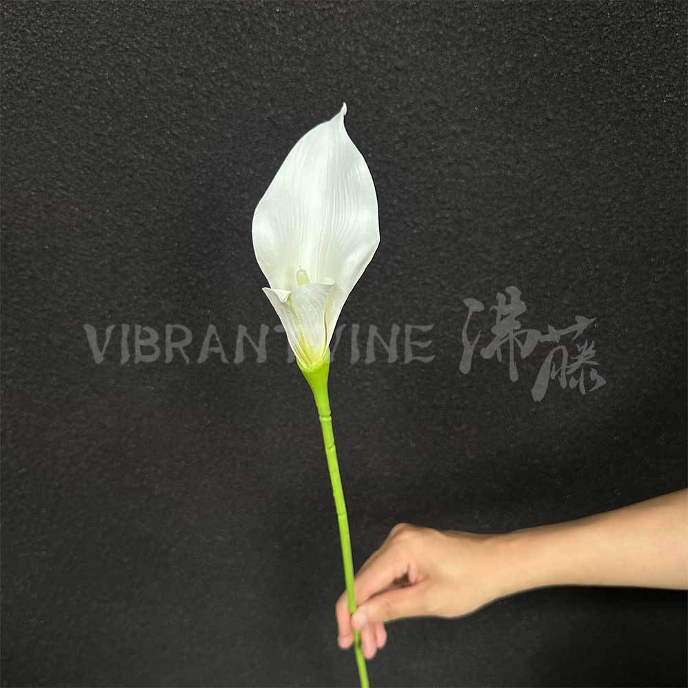 Arreglo de flores de guía de diseño de bodas blanco Arreglo de flores de guía Sala de estar del hotel Decoración de flores falsas Fábrica de flores artificiales al por mayor