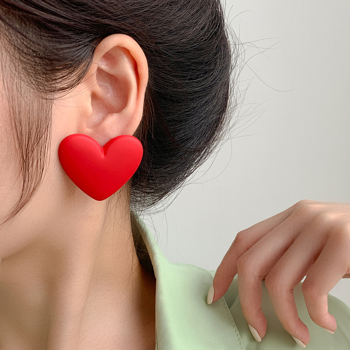 9g Weight 1 Pair Fashion Geometric Heart Shape Arylic Hoop Earrings Ear Studs