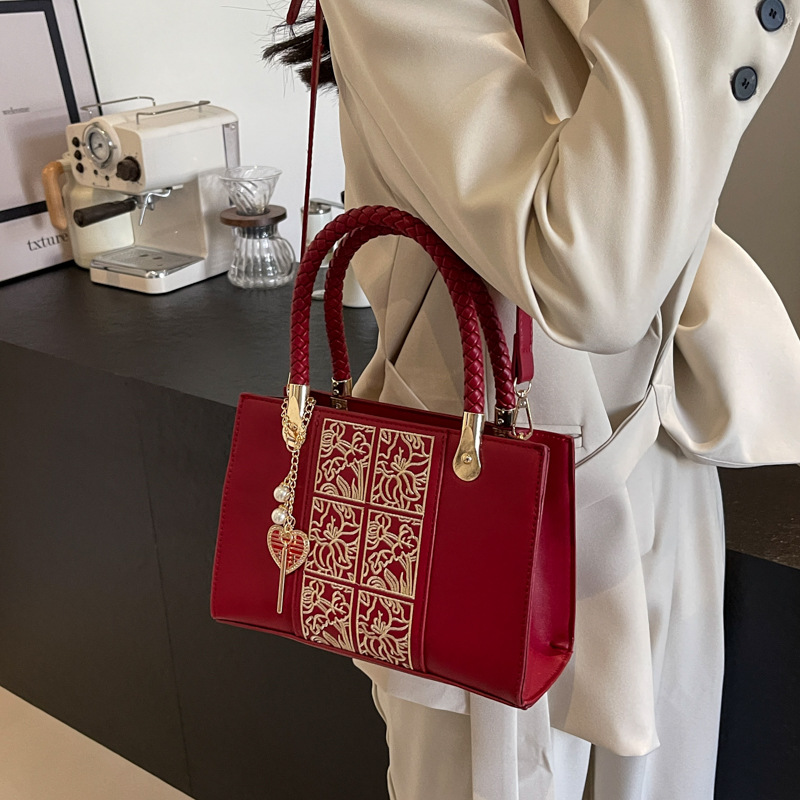 Bolso de boda rojo para mujer 2025 nuevo bolso de novia bordado a mano bolso de mensajero de un solo hombro de textura de alta calidad