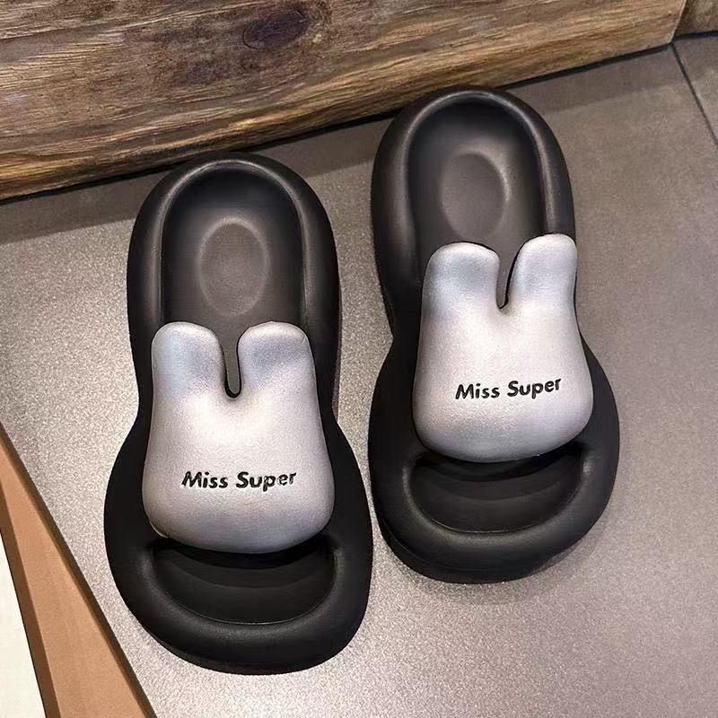 Women's sandals 2026 new popular model, thick-soled, comfortable, versatile, with a stepping-on-feces feel, dopamine style, trendy sandals