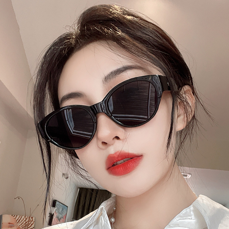 Nuevo estilo de alto grado Oval CAT EYE personalidad gafas de sol de moda cara simple pequeño desgaste esencial gafas de sol