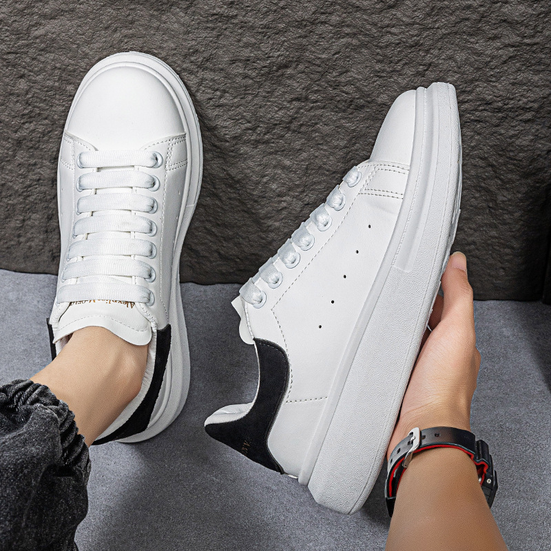 Popular Xuan McQueen zapatos blancos para estudiantes femeninos nueva pareja versátil aumento de la altura clásica zapatillas Zapatillas de deporte de los hombres