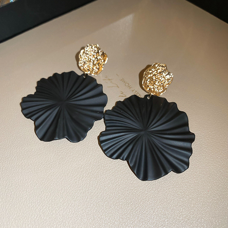 13# Silver Needle-Gold-Black Flower