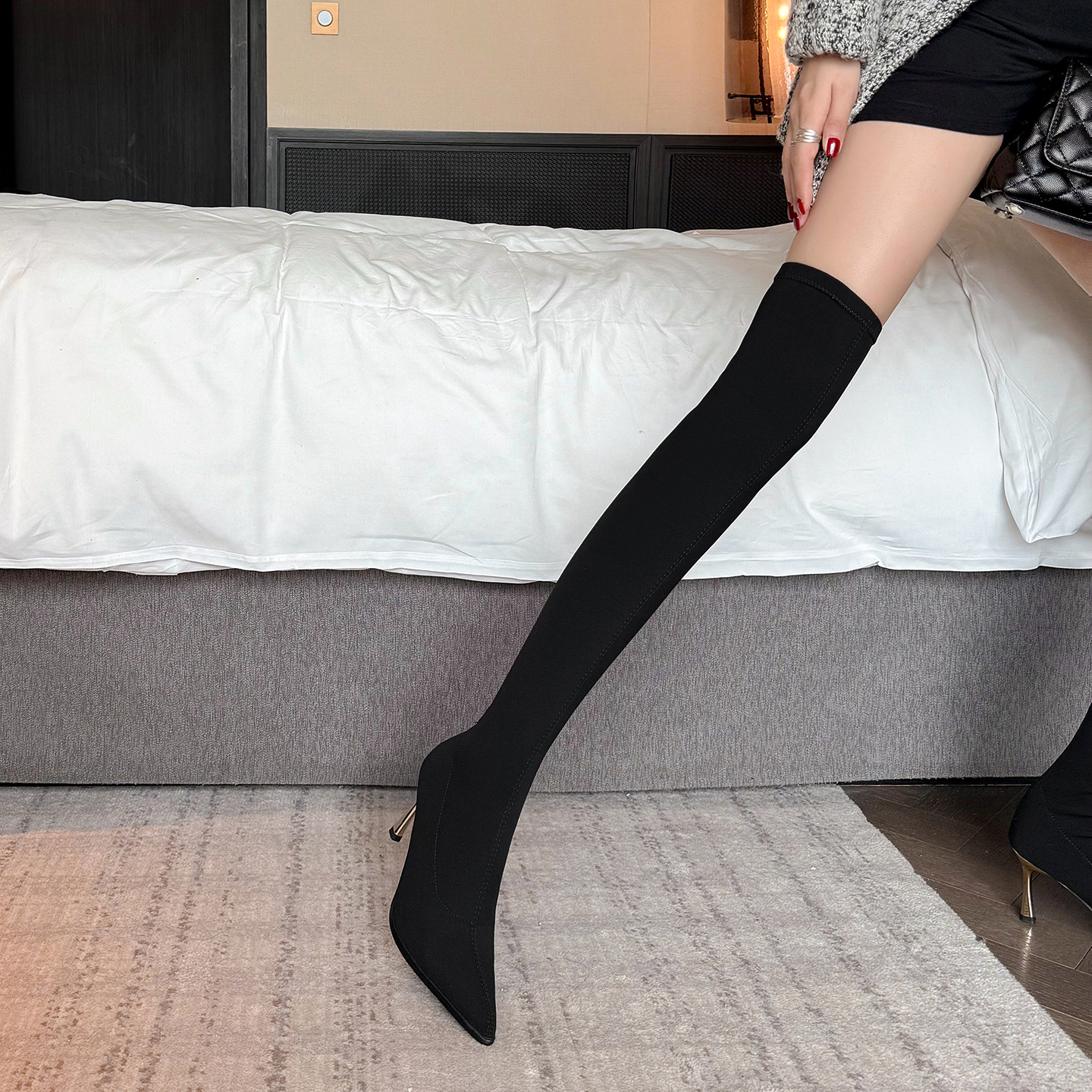 Boot nữ cổ cao quá gối mũi nhọn gót nhọn co giãn ôm chân — Ống cao màu đen