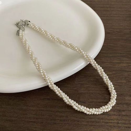 Multi-layered pearl entwining necklace, light luxury niche, high-end clavicle chain, feminine temperament, versatile bestie necklace