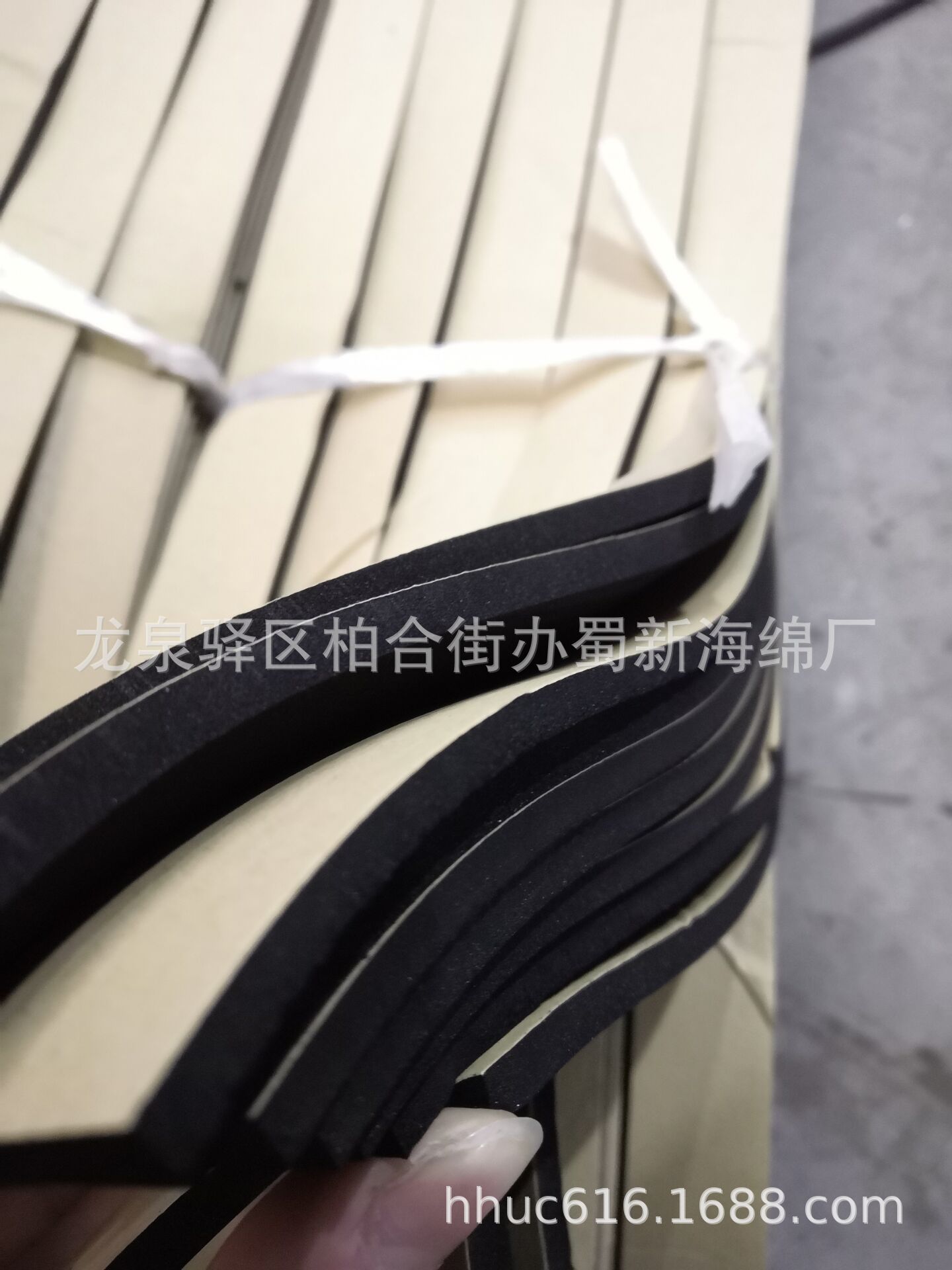 供应自粘耐高温泡棉条/带胶防火海绵条/单面胶管道密封减震橡胶条