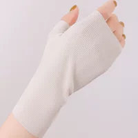 Половина на месте летние солнцезащитные перчатки женские тонкие наружные анти-наружные велосипедные дышащие ледяные шелковые перчатки для ногтей оптом
