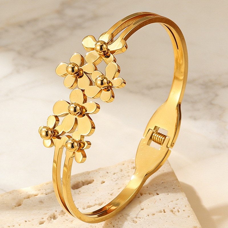 Brazalete de acero de titanio con flores lujosas abiertas de moda europea y americana no se desvanece Brazalete de acero de titanio para mujeres no se desvanece joyas