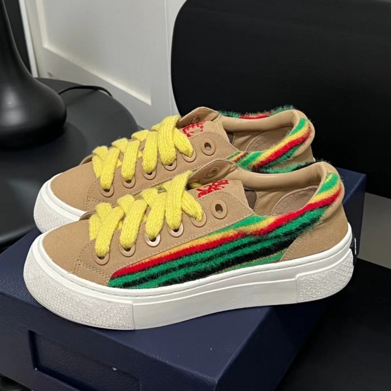 2024 neue trendige Paarschuhe in Übergröße, vielseitige runde Zehenpartie, farbblockierte dicke Sohle, sportliche weiße Freizeitschuhe_voghion.com