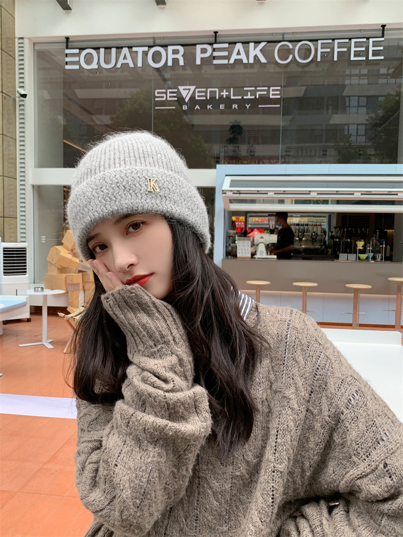 Women's Basic Simple Style Letter Eaveless Wool Cap display picture 8