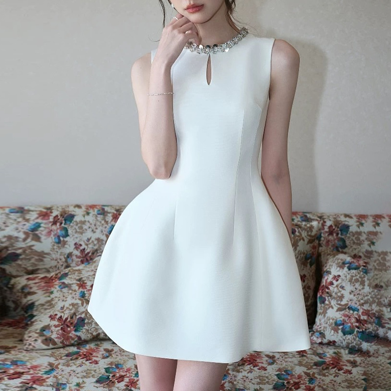 Australian Show-Style Elegant Ladylike Short Dress 2026 New Model Round Neck Rhinestone-Embellished Sleeveless High-End Waist-Cinching Dress for Women