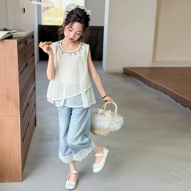Girls' Sleeveless Suit 2025 Summer New Style Big Children's Bohemian Style Vest Lace Denim Cropped Pants Two-Piece Set