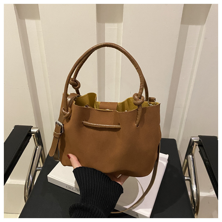 225g Weight Polyester Lining Material Sewing Thread Fashion Element Zipper, Magnetic Buckle Closure Type Top Handle Strap Type Handbag Bags Type Daily Occasion Pu Leather Material Solid Color Pattern All Seasons Season Women's Gender Classic Style Style Bucket Shape Medium Size Women's Medium Pu Leather Solid Color Classic Style Sewing Thread Bucket Zipper Magnetic Buckle Handbag 16