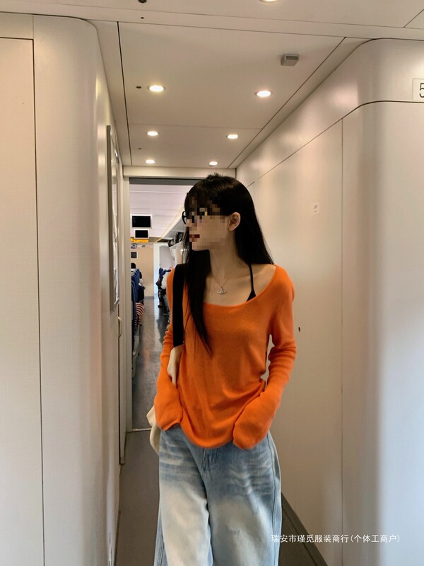 Dopamine orange off-shoulder long-sleeve sun protection shirt for women, summer thin style, casual and sophisticated, loose fit, suitable for layering Dopamine orange off-shoulder long-sleeve sun protection shirt for women, summer thin style, casual and sophisticated, loose fit, suitable for layering