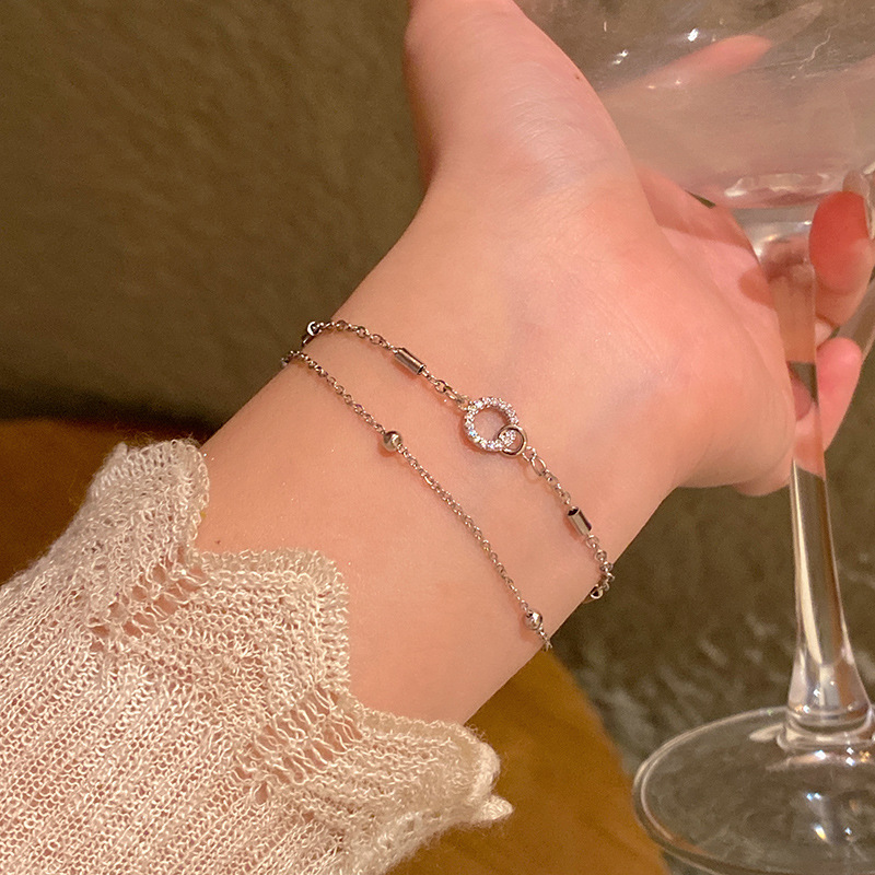 Pulsera de perlas de sentido avanzado de nicho de lujo ligero, temperamento de moda coreano femenino, pulsera de amor de circón intermitente, pulsera de cristal
