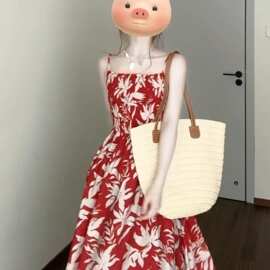 法式红色碎花吊带连衣裙子女夏季2026新款巨好看绝美漂亮海边长裙