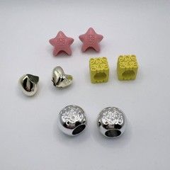 4点セットの靴のバックルはDIY星の愛の正方形の丸い携帯電話のペンダントを飾ってメーカーを包みます。