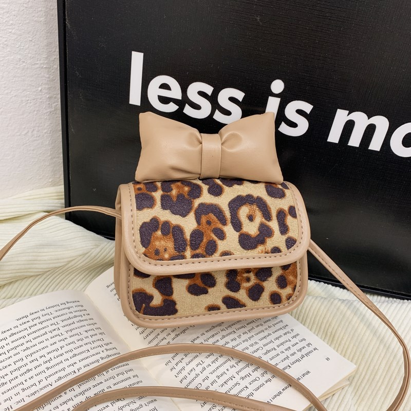 Moda coreana de leopardo para niñas bolso de hombro, bolso mini bebé de aire extranjero 2025 nuevo bolso de impresión para niños