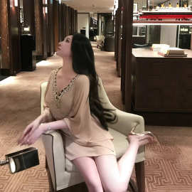 TZ4130富家千金咖色V领连衣裙女夏轻奢气质修身显瘦设计感A字短裙