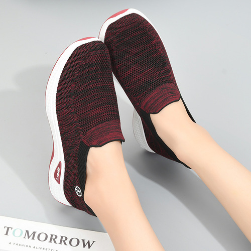 Old Beijing cloth shoes spring and autumn new one-leg walking shoes Feiwei casual sports shoes soft sole middle-aged and elderly mother's shoes