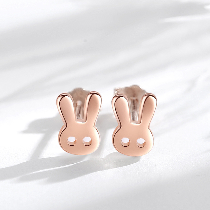 Simple s925 plata nueva moda de plata Lisa pendientes del perno prisionero de las mujeres hechas a mano lindo conejo de dibujos animados pendientes Corea del Sur