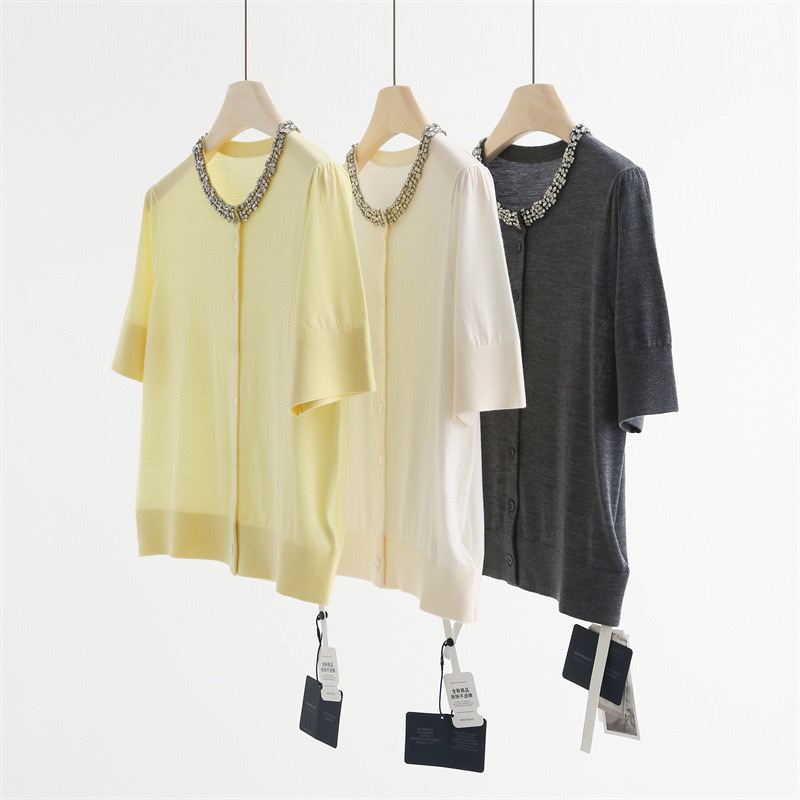 Shanghai Dan Nong Flagship Store/26 Autumn New Fashion Versatile Simple Rhinestone Round Neck Short Sleeve Knit Top