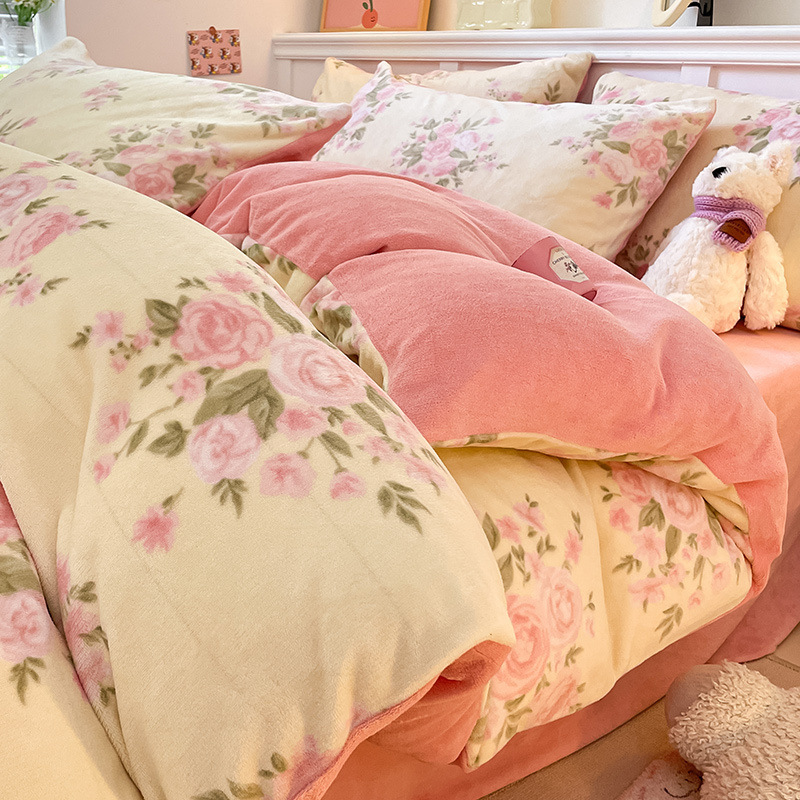 Juego de cuatro piezas de lana de leche gruesa de invierno 2024 nuevo traje de tres piezas de lana de coral más terciopelo cálido de invierno