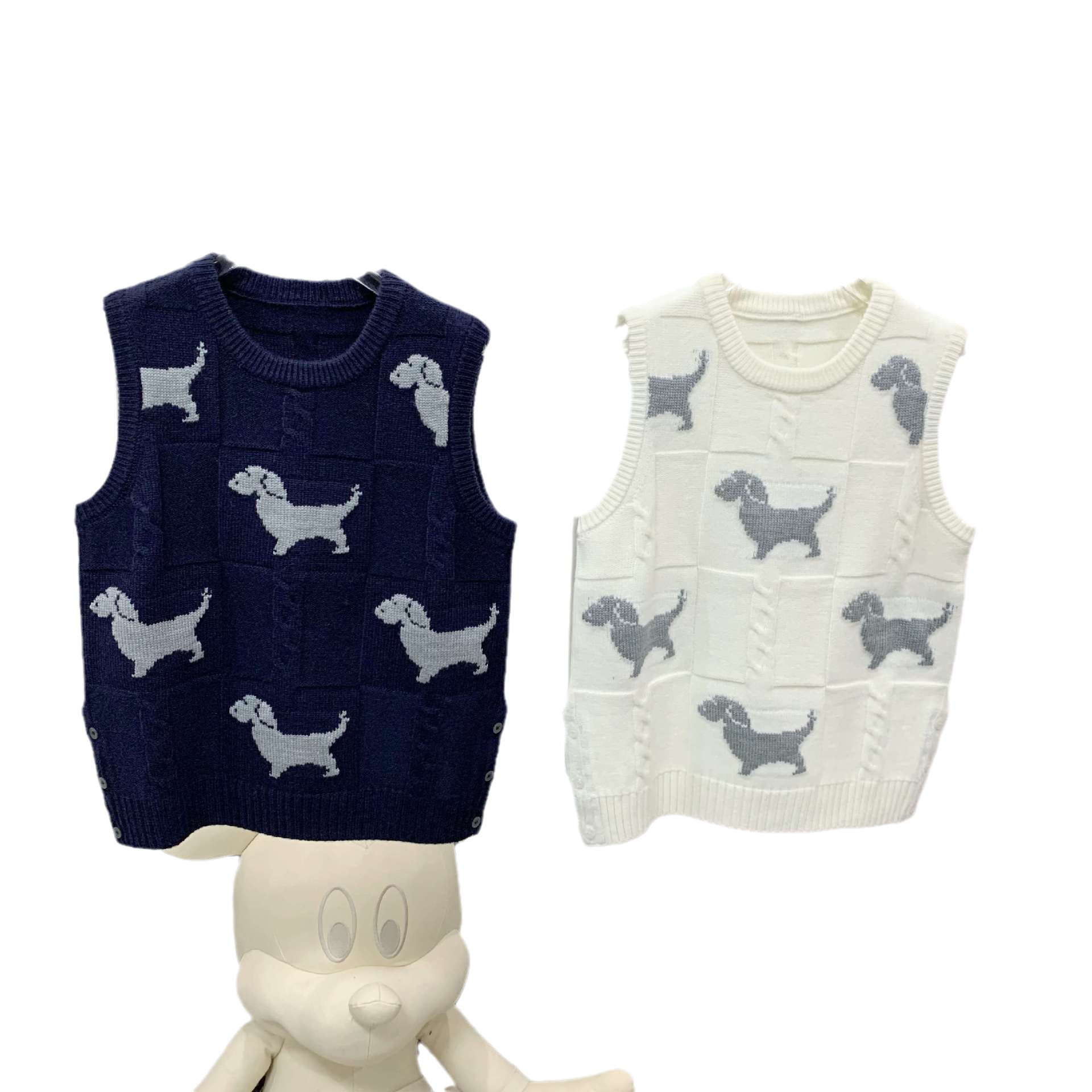 Autumn demi-season retro woolen sweater with a round collar