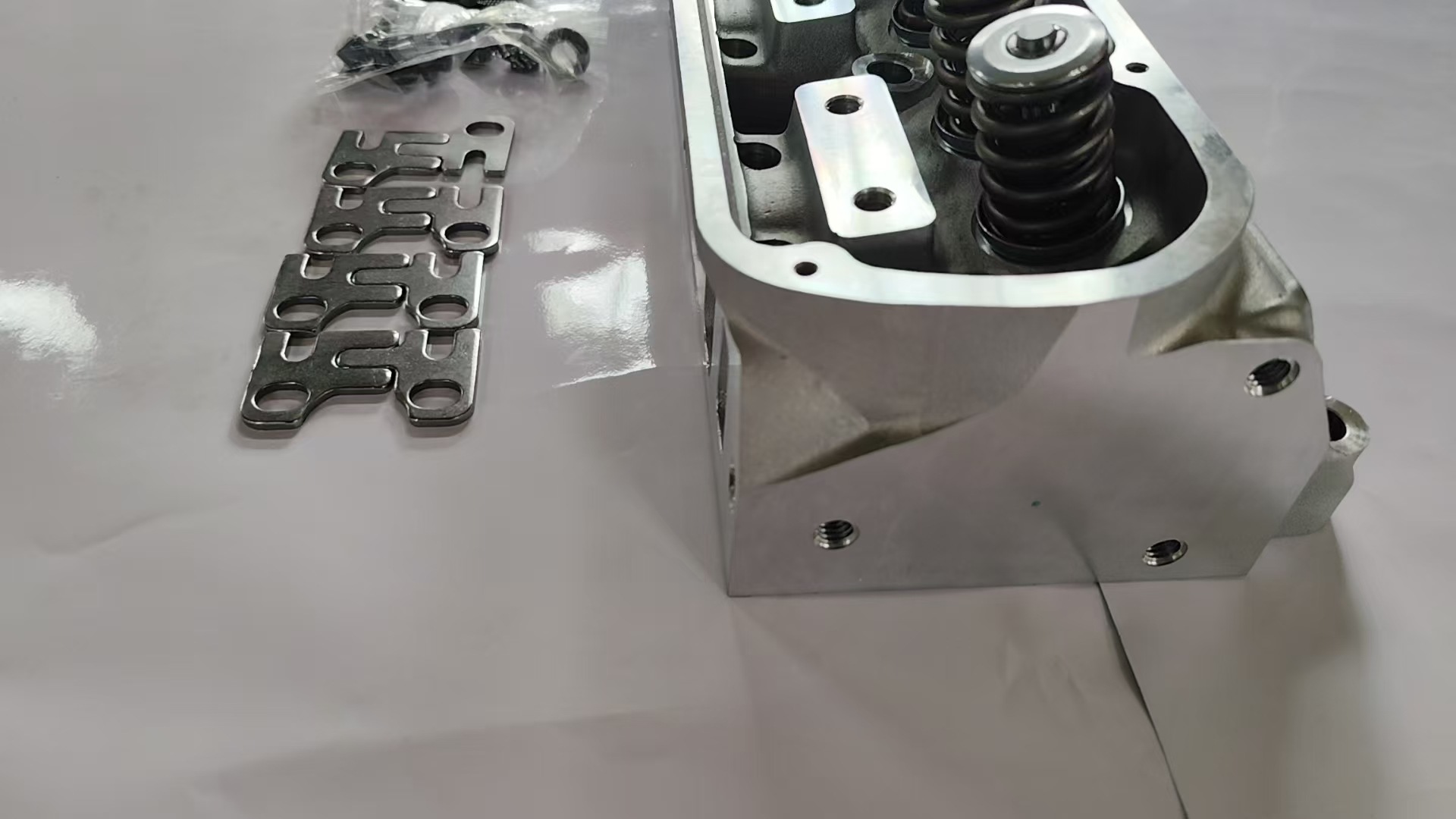 Factory Direct Sales of Auto Parts Engine Cylinder Head Ford Ford302 Sbf Gt40 Cast Aluminum Cylinder Head